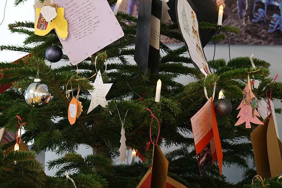 LEMKEN Soziale Verantwortung Weihnachtswunschbaum LEMKEN Soziale Verantwortung Weihnachtswunschbaum