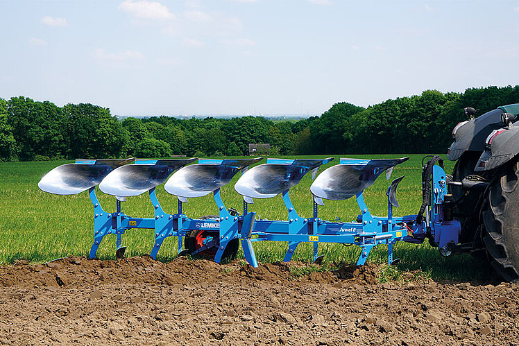 [Translate to Russian:] Mounted ploughs